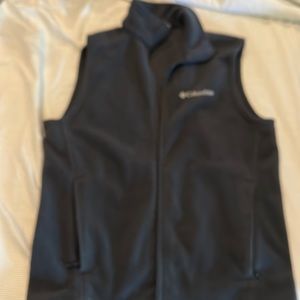 Columbia dark gray small vest, excellent condition